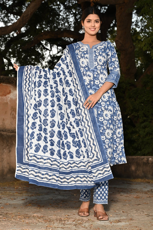 Women Blue Floral Printed Kurta With Trousers & With Dupatta